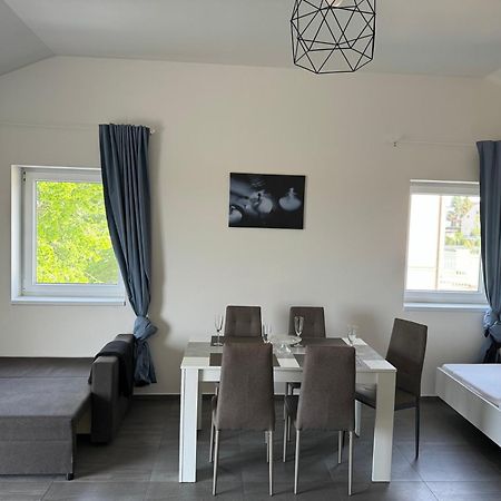 Apartman Byt 75M2 Klid Priroda Pro Rodinu Praag Buitenkant foto