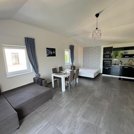Apartman Byt 75M2 Klid Priroda Pro Rodinu Praag Buitenkant foto