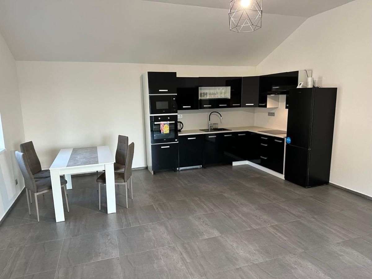 Apartman Byt 75M2 Klid Priroda Pro Rodinu Praag Buitenkant foto
