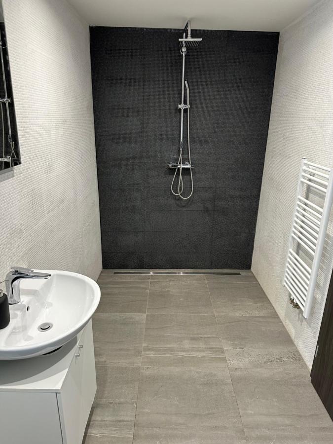 Apartman Byt 75M2 Klid Priroda Pro Rodinu Praag Buitenkant foto