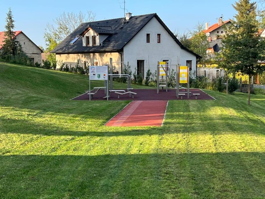 Apartman Byt 75M2 Klid Priroda Pro Rodinu Praag Buitenkant foto